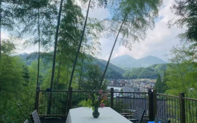 Longquan Moshangguiren Homestay (Baoxi Scenic Area)