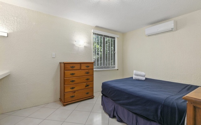 Hop, Skip, Jump Away From Hastings - Unit 6 Descola 6 Noosa Drive – Guest Rooms – Noosa Heads