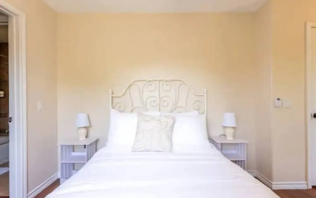 Entire Guesthouse In Southeast Austin