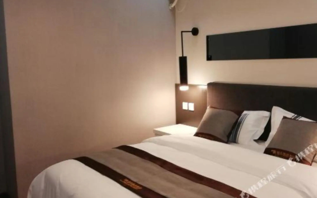 City 118 selected chain hotel (Chengdu CHUANSHI Damian subway station store)