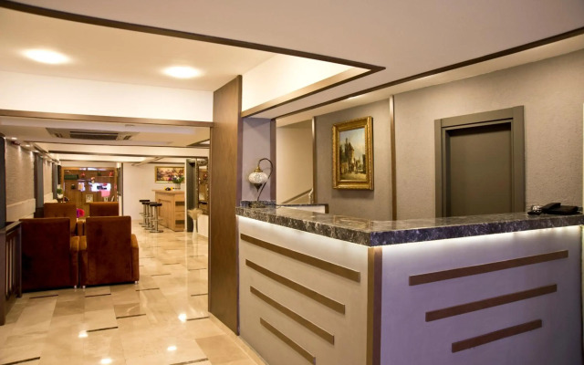 Royce Hotel