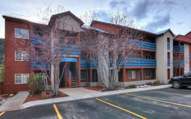 C213 Cinnamon Ridge 2 Bedroom Condo by RedAwning