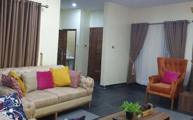 ORCHID House Stylish 3BDR Terrace Duplex Free WiFi DSTV