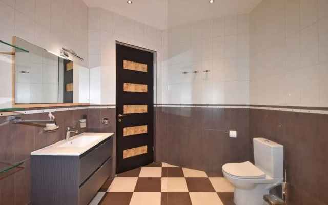 Spacious Apartment by Luxe Group TT606