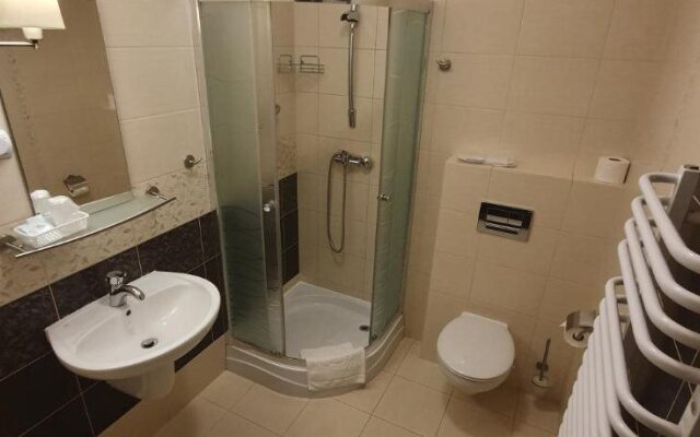 Hotel Pod Dębami