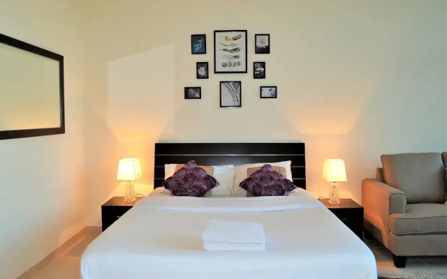 MCLN - Spacious Furnished Studio