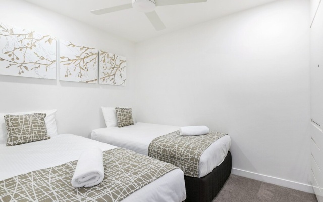Breathtaking Views Across Noosa - Unit 1 Taralla 18 Edgar Bennett Avenue – Guest Rooms – Noosa Heads