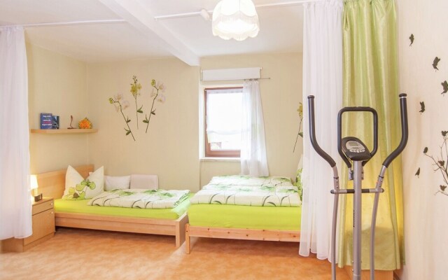 Quaint Apartment in Zella-mehlis With Garden