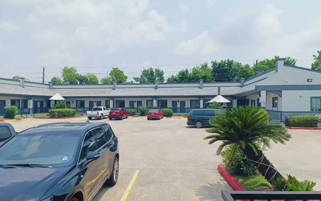 Hotel O Regency Suites Houston - IAH Beltway 8