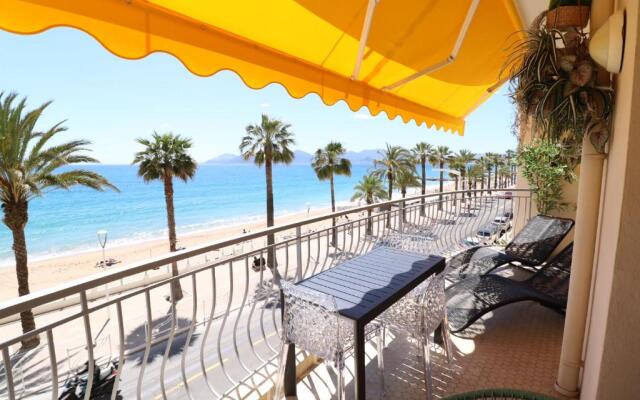 Beautiful 3 bedroom. Direct sea view. 401