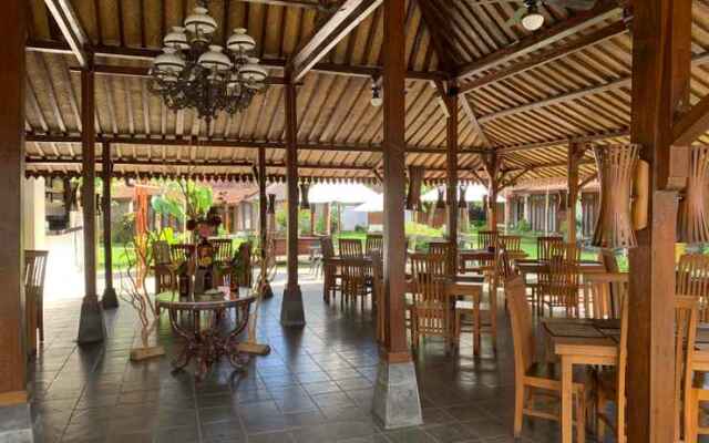 The Nalaya Hotel & Resto