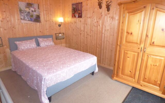 Serene Chalet in Honningen Eifel with garden in the lap of nature