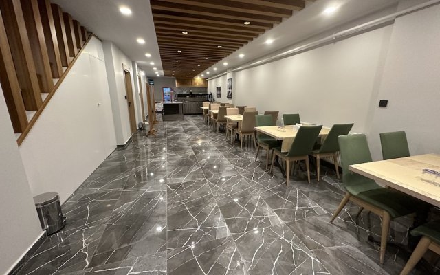 Cetin Hotel