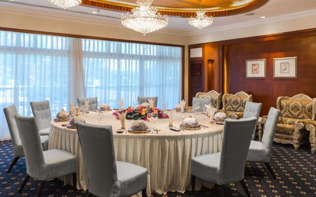 Xiamen International Seaside Hotel (hotel corridor leads to the stone exhibition hall)