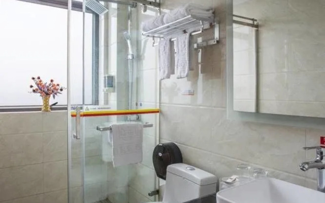 Super 8 Hotel Guangzhou Huangshi