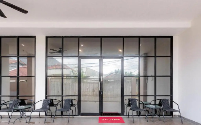 RedDoorz near Taman Palem