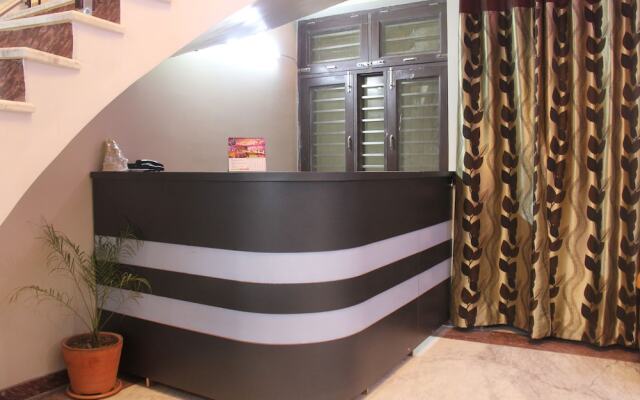 OYO 4096 Hotel Divyanshi