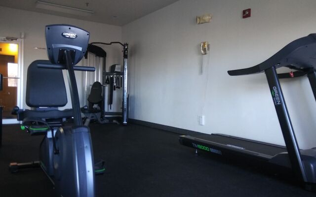 Baymont Inn & Suites Indianapolis Northeast