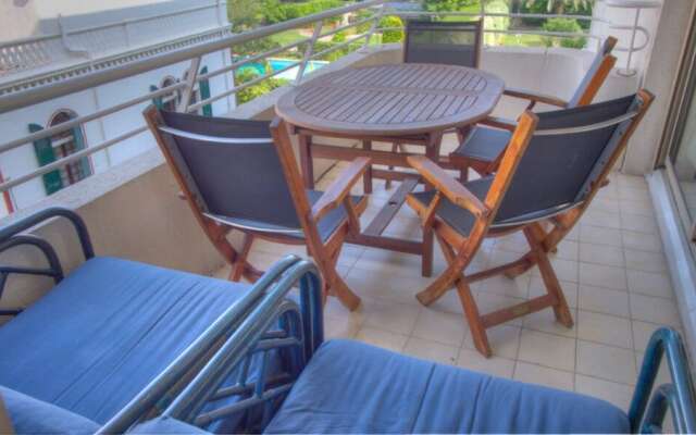 T2 vue mer 100m plages piscine PKG