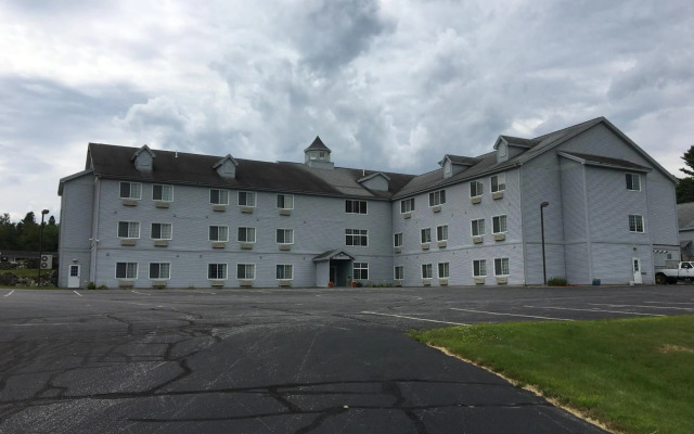 Cabot Inn & Suites