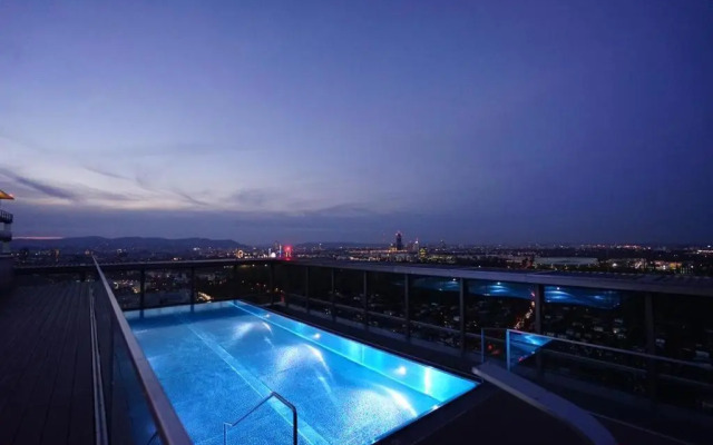 Boutique Studio with Terrace and Pool