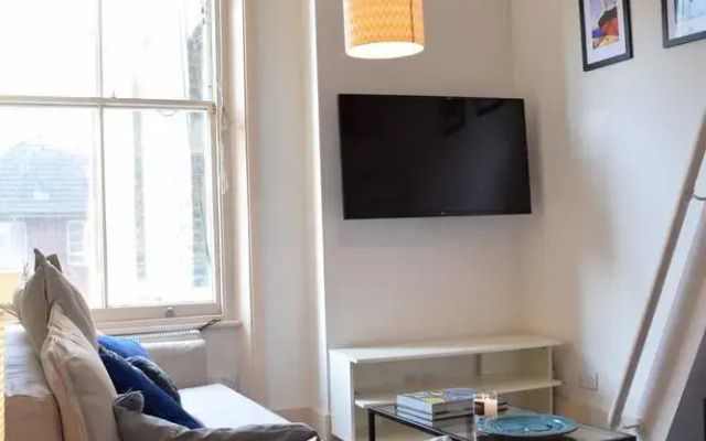 1 Bedroom Flat in Notting Hill With Mezzanine