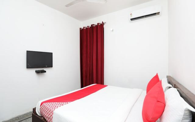 OYO 36700 Moonlight Residency