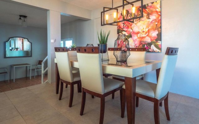 Newly Renovated 8 Bedroom Ocean Front Villa with Pool