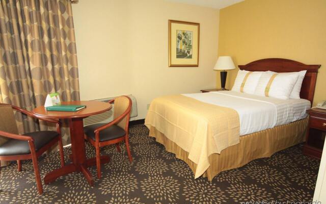 Holiday Inn Charleston Riverview by IHG