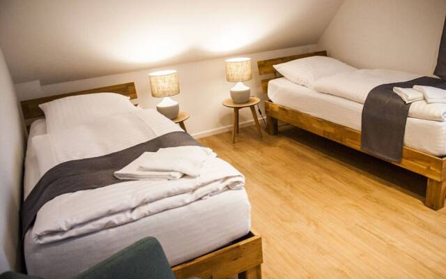 Narrow Luzin Modern Retreat