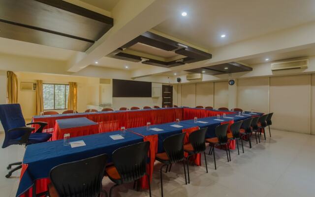 OYO 10382 Hotel Saffron Suites