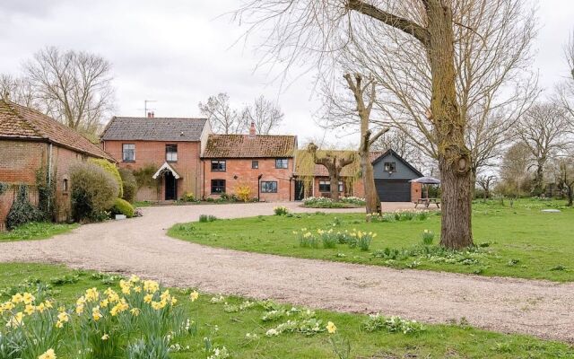 Red House Farm, East Green