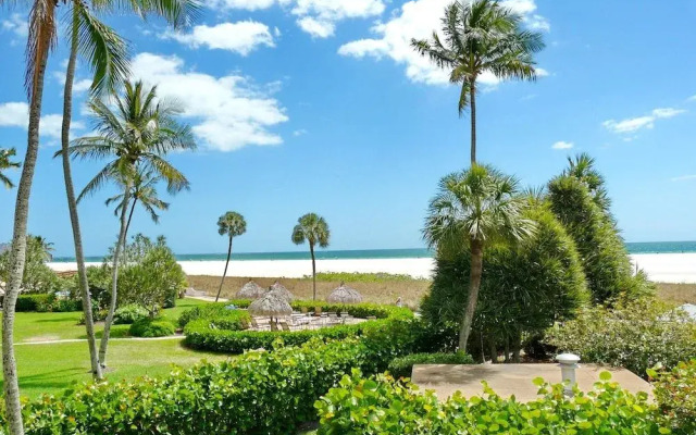 Bungalow-style Beachfront Condo With Pool