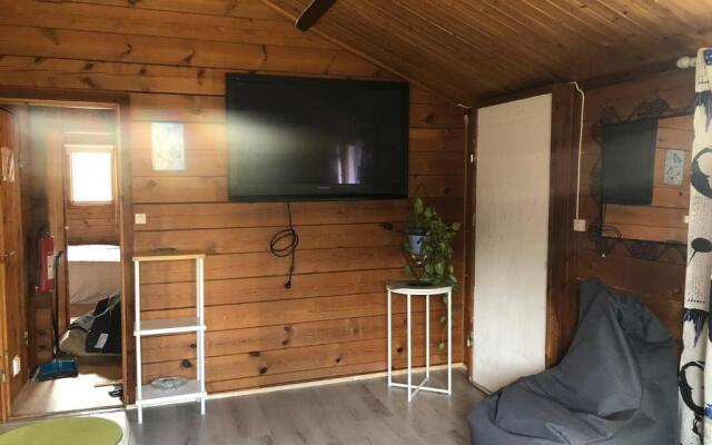 Three Rooms stuga i stugby near National Park