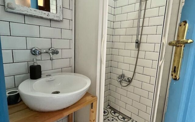 Tenedos Tatil Odaları