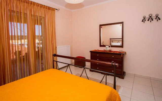 Lakis Apartments