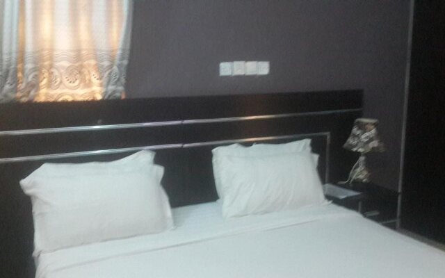 Pine Crest Exclusive Hotel & suite