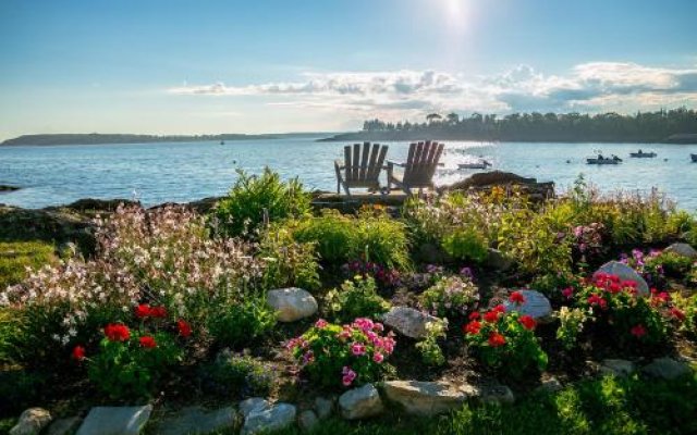 Bluebird Ocean Point Inn