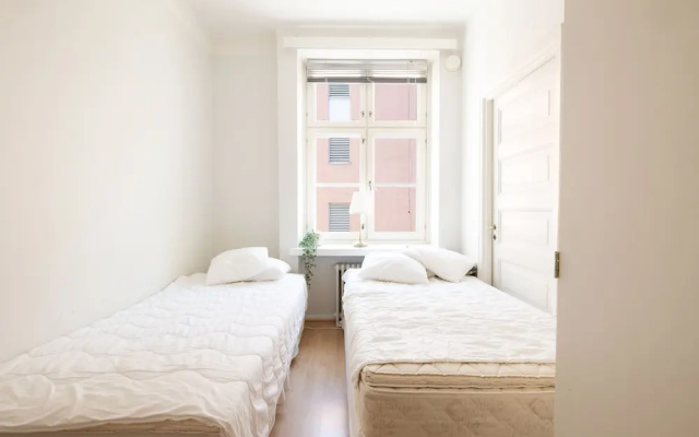 2ndhomes Bright 2BR Apartment