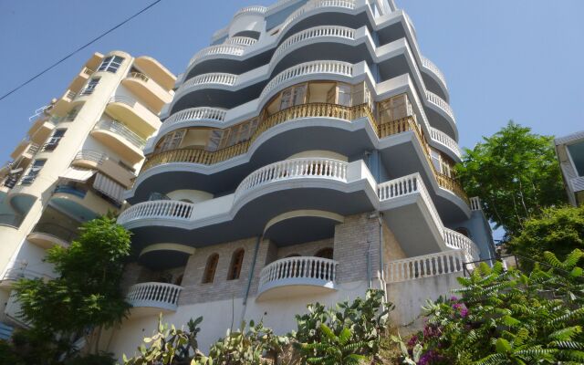 Monte Cristo Hotel with Rooftop Pool