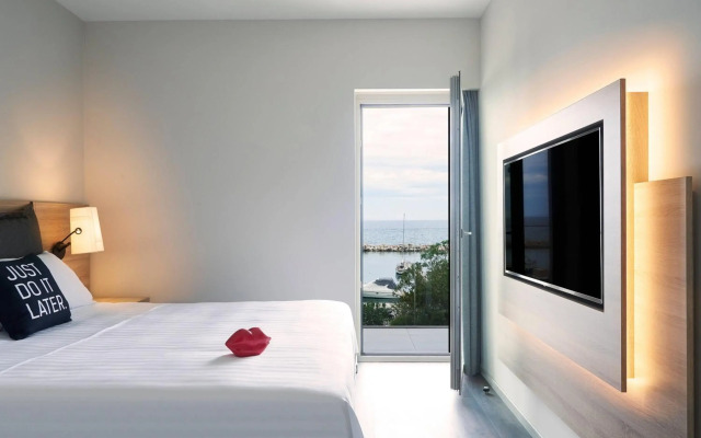 Moxy Patra Marina