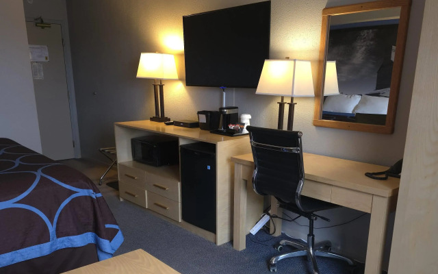 Super 8 by Wyndham Swift Current