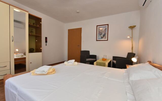 Traditional Apartment in Zadar With Garden