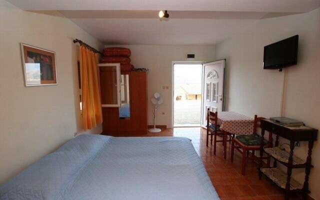 Studio in Mastrinka, With Wonderful sea View, Enclosed Garden and Wifi