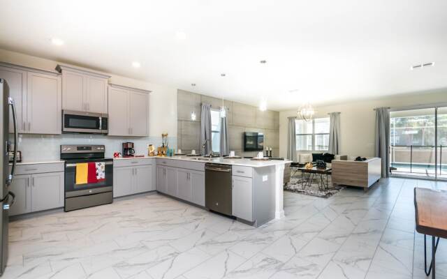 1666 Moonvalley Drive