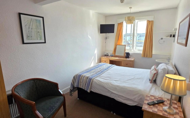 Rivelyn Hotel Bar & Restaurant