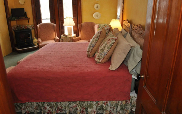 White Swan Inn Bed & Breakfast