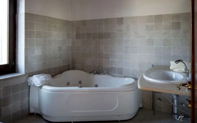 Serene Apartment in Ascoli Piceno with Hot Tub