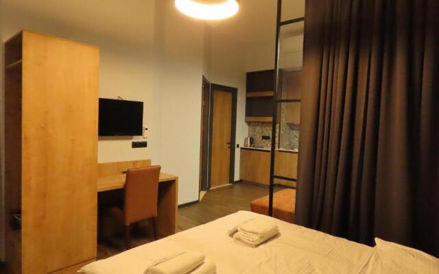 2BR loft apartment near Liberty square