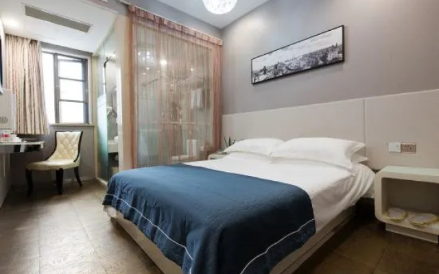 Aixiang Hotel (Shanghai Songhong Road Subway Station)